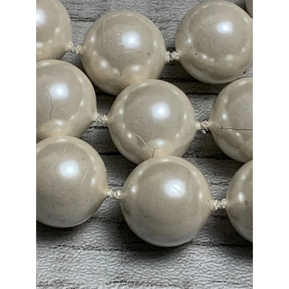 Vintage Faux Pearl Knotted Necklace Creamy White 24 Inch Gold Tone Clasp 4031